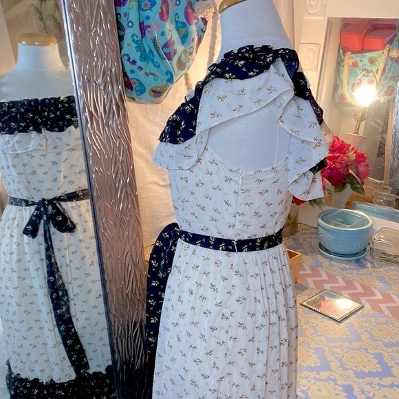 🌷Free The Roses🌷 Ruffle Off Shoulder Floral Victorian Doll Style Dress NWOT - Picture 9 of 13